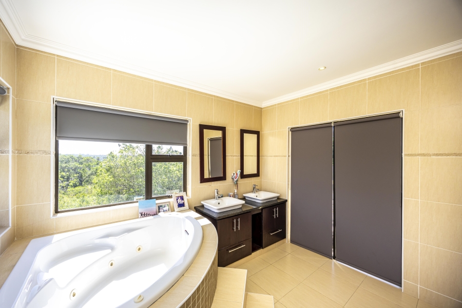 5 Bedroom Property for Sale in Beacon Bay Eastern Cape